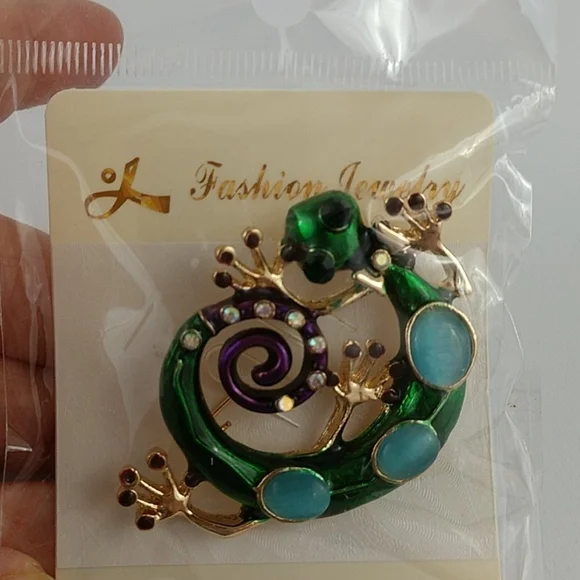 Gecko Lizard Brooch Pin Bow Tie Enamel Whimsical Fun Collectible - Picture 2 of 9